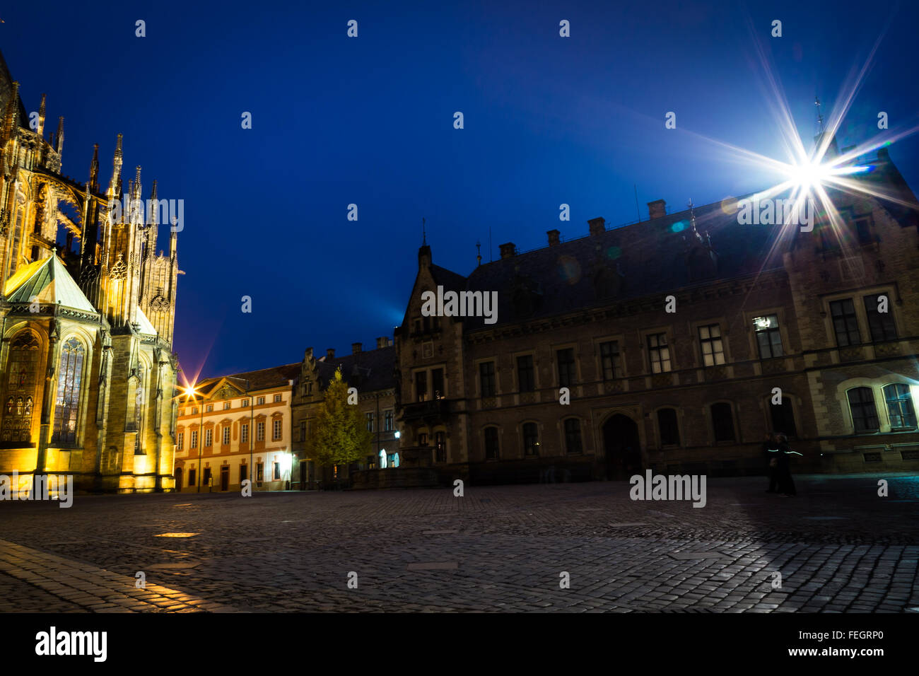 Soleil se couche et la nuit commence à Prague en une journée d'automne Banque D'Images