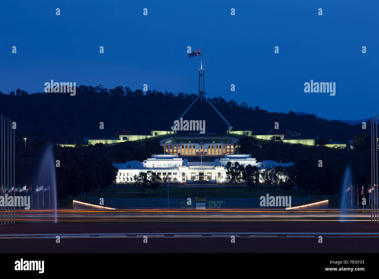 Vue montrant les deux Maisons du Parlement de l'Australie Canberra ACT Anzac Parade Banque D'Images