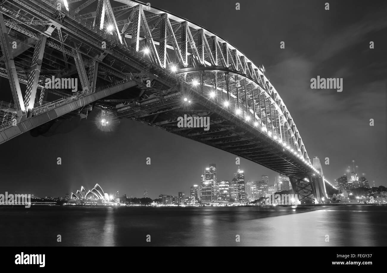 Sydney Harbour Bridge et skyline at night Banque D'Images