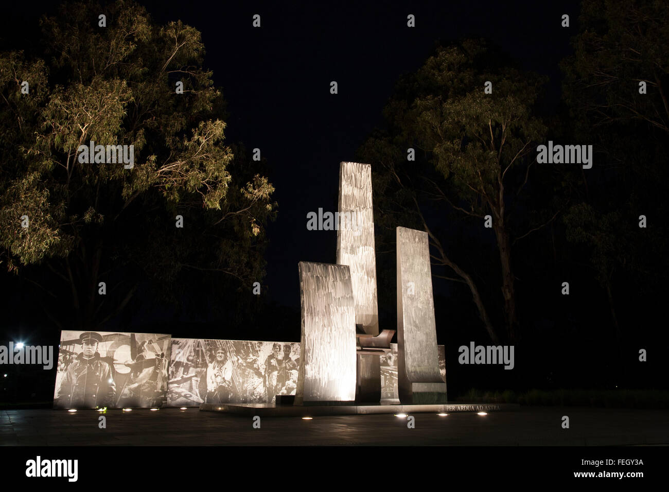 Soir vue de l'Australian Air Force ANZAC War Memorial Parade Canberra ACT En Australie Banque D'Images