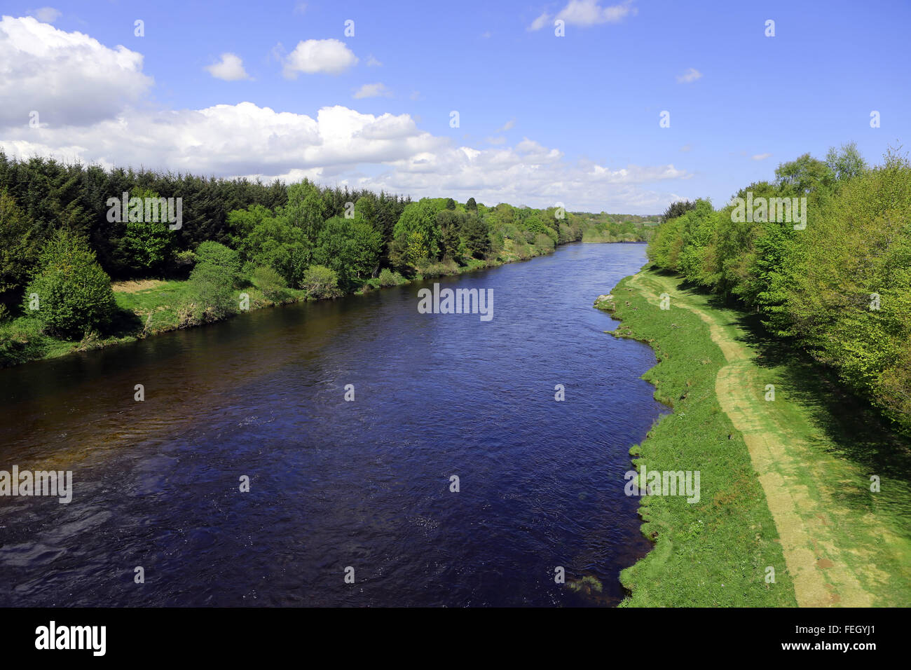 La rivière Dee, Aberdeenshire, Scotland, UK, célèbre pour la pêche au saumon Banque D'Images