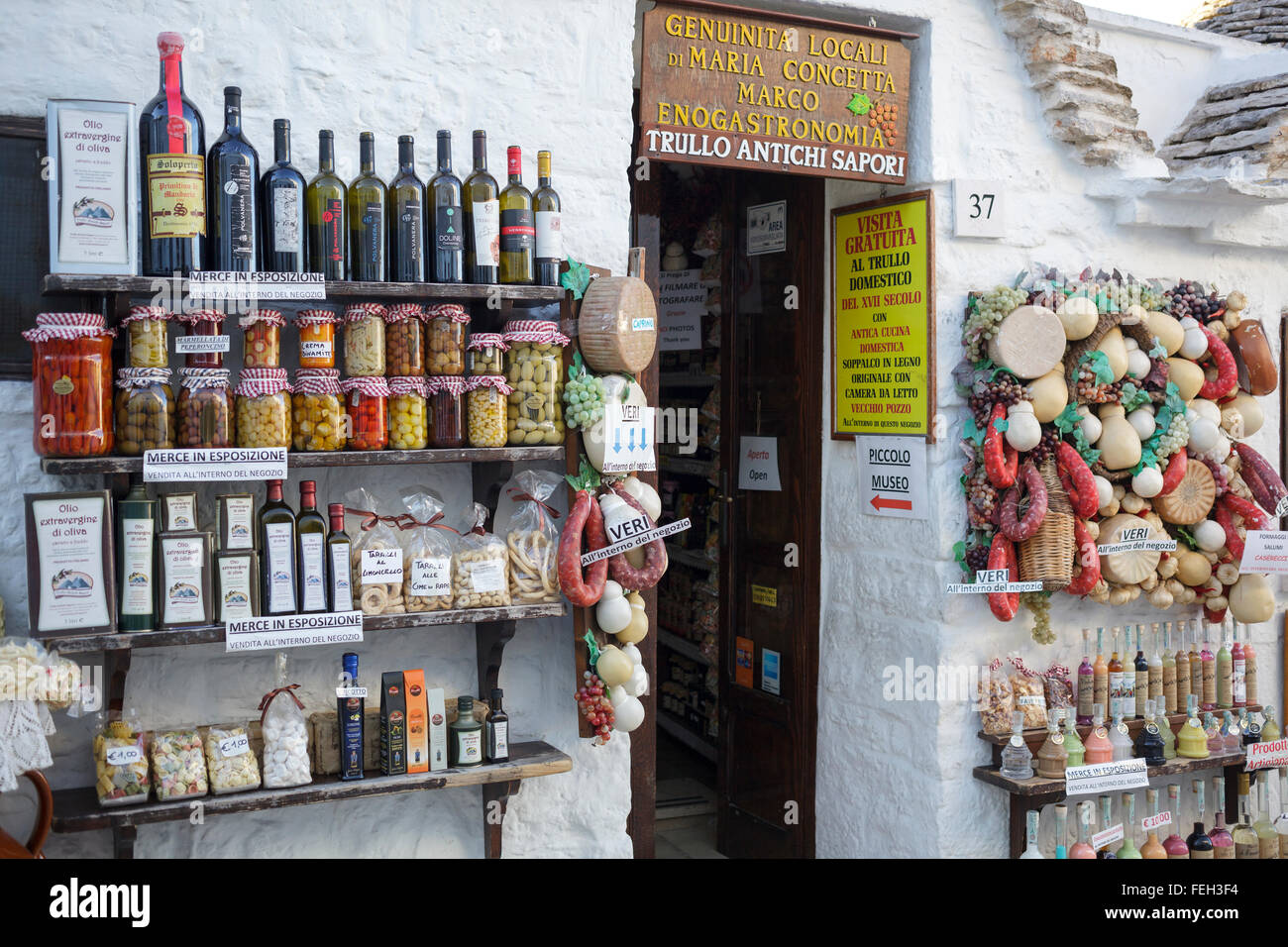 Trulli des cadeaux souvenirs et produits locaux shop à Alberobello, dans les Pouilles, Italie Banque D'Images