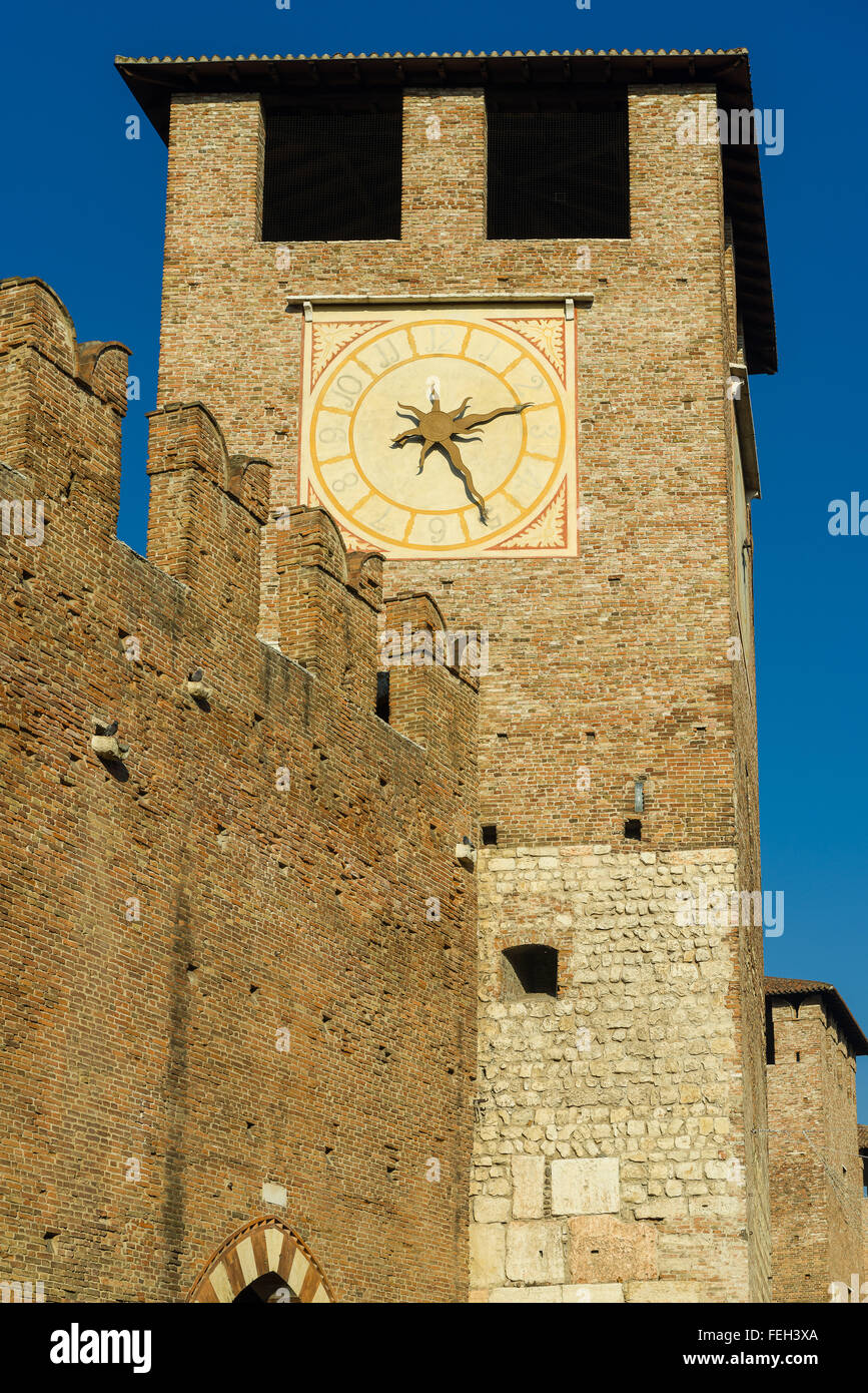 Tour du château fort médiéval de Castelvecchio, l'un des symboles de Vérone Banque D'Images