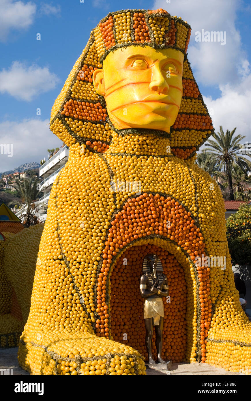 Sculpture G ante Menton F te Du Citron Photo Stock Alamy