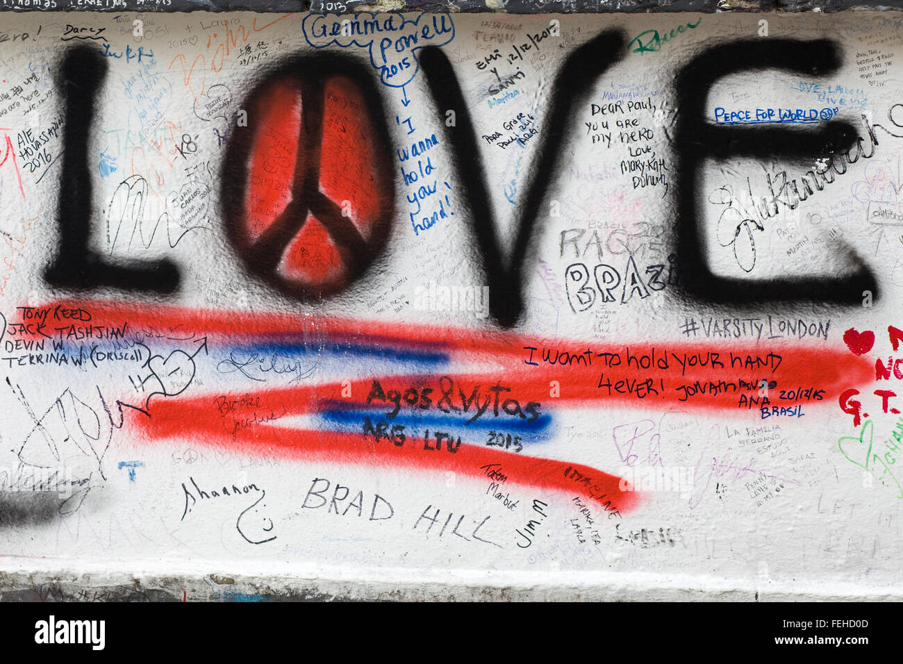 Graffiti sur le mur de l'Abbey Road Studios Banque D'Images