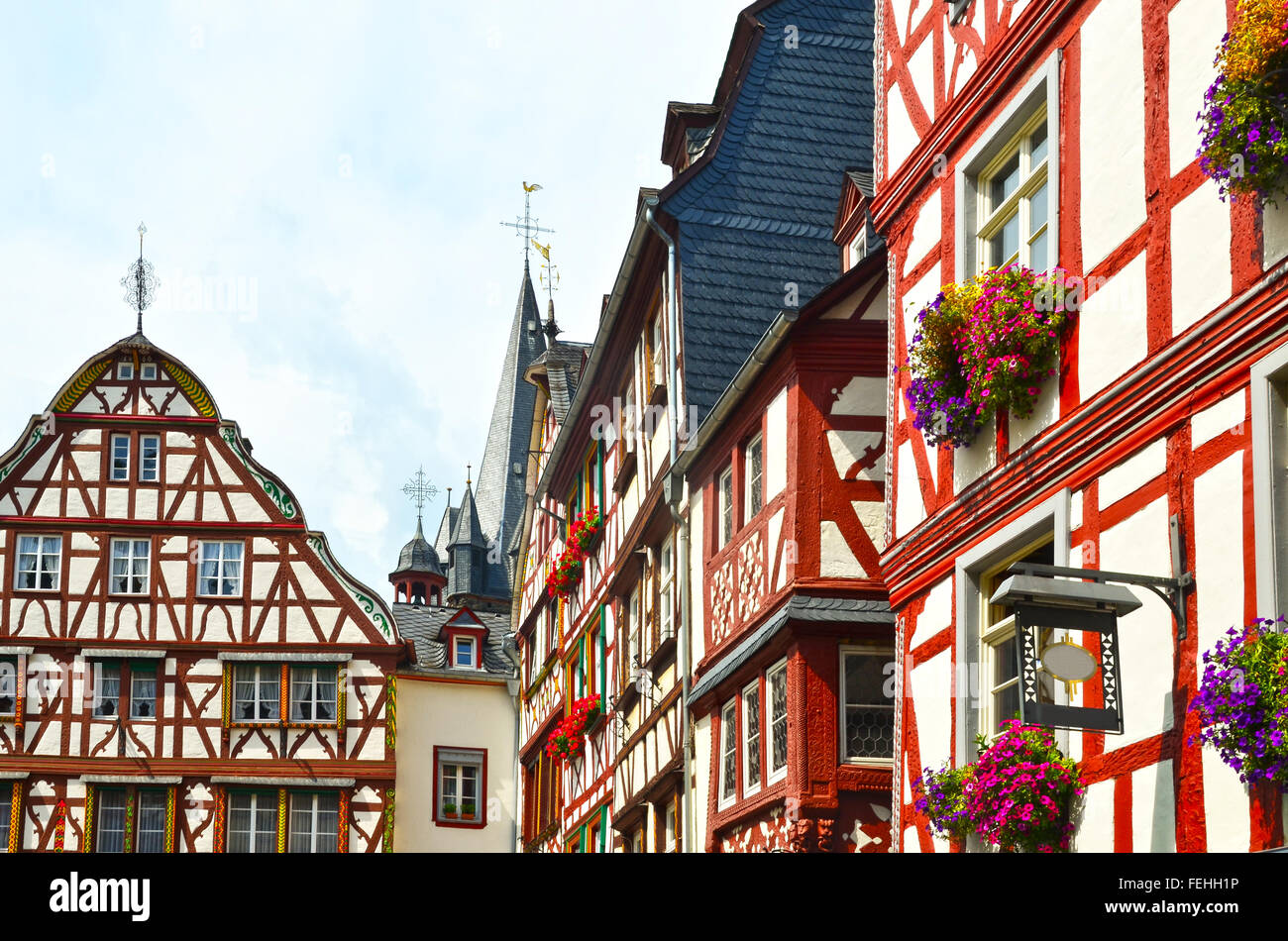 Vallée de la moselle Allemagne : voir l'historique de maisons à colombages dans la vieille ville de Bernkastel-Kues, Europe Banque D'Images
