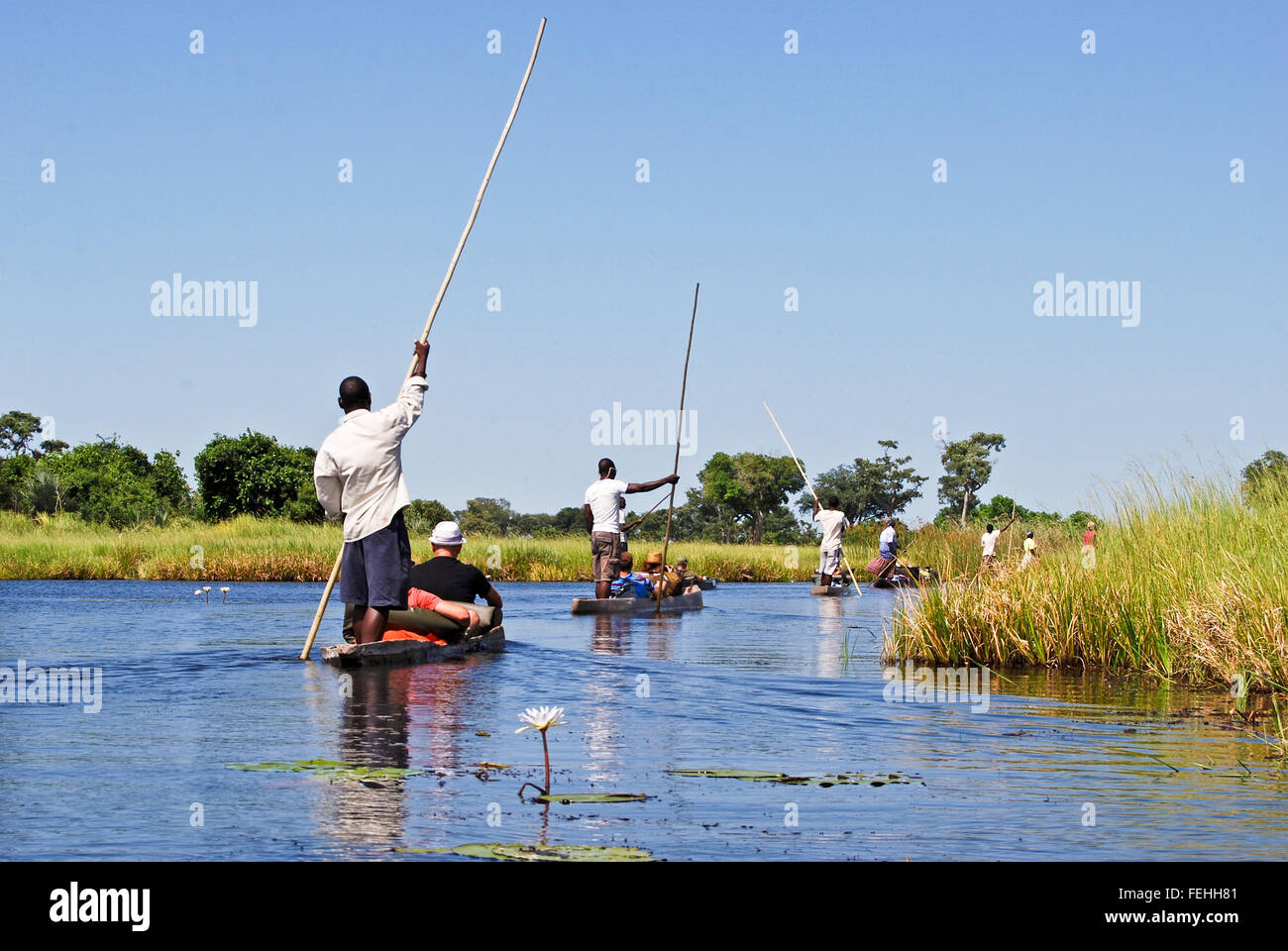 Delta de l'Okavango : Mokoro excursion en canot sur la rivière, le Botswana Afrique Banque D'Images