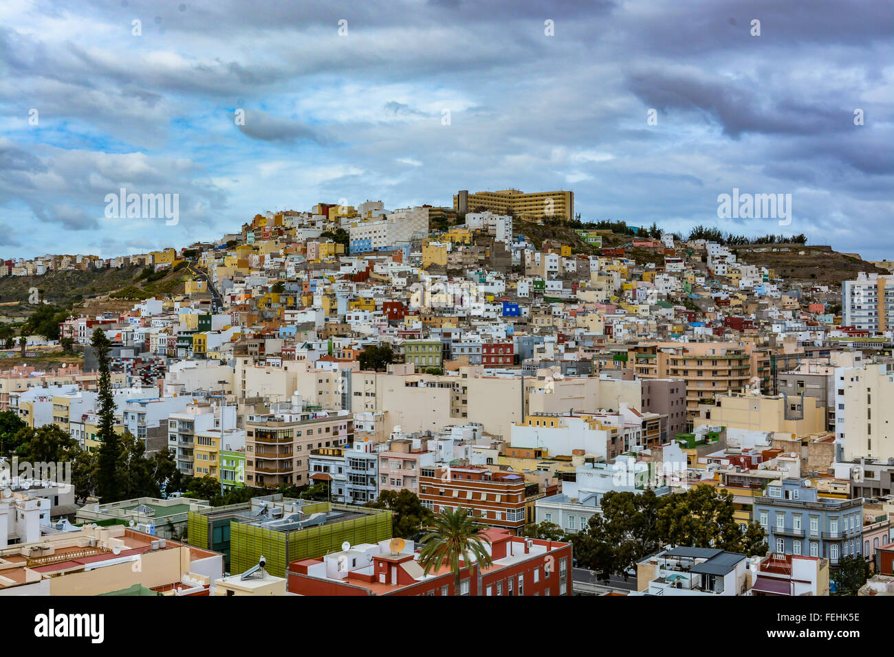 Vue panoramique de Las Palmas de Gran Canaria sur une journée nuageuse, vue de la cathédrale de Santa Ana Banque D'Images