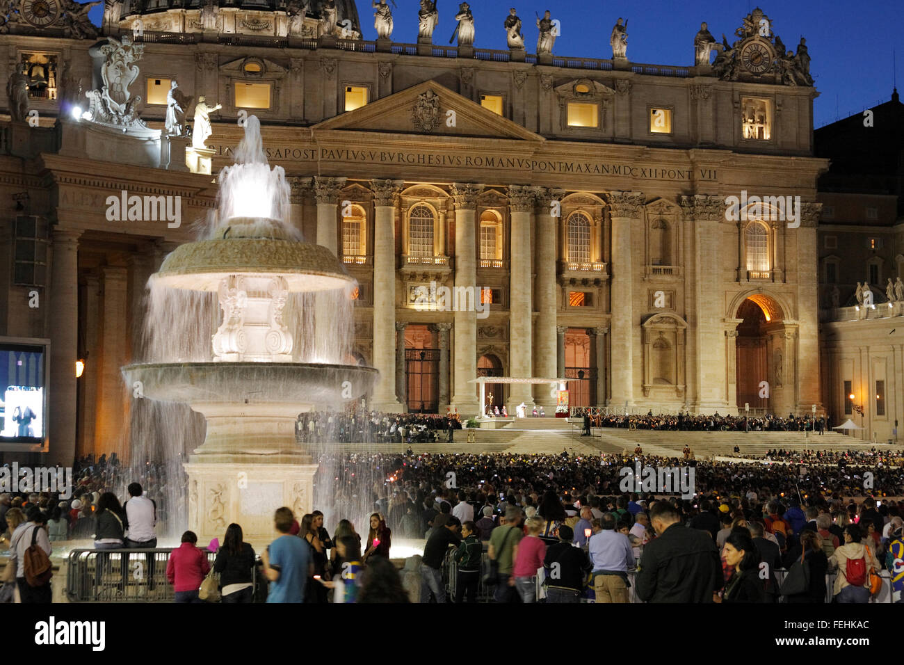 Vatican 3e octobre, 2015. Les prêcher du pape Francis avant le Synode sur la famille, la Place Saint Pierre, la fontaine de Bernini Banque D'Images