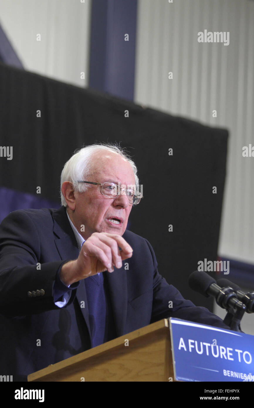 Portsmouth, New Hampshire, USA. 7 Février, 2016. Bernie Sanders, candidat à la présidence de la primaire démocrate, prend la parole à l'Bernie Sanders Faire sortir le vote rally deux jours avant la primaire du New Hampshire vote. Crédit : Susan Pease/Alamy Live News Banque D'Images