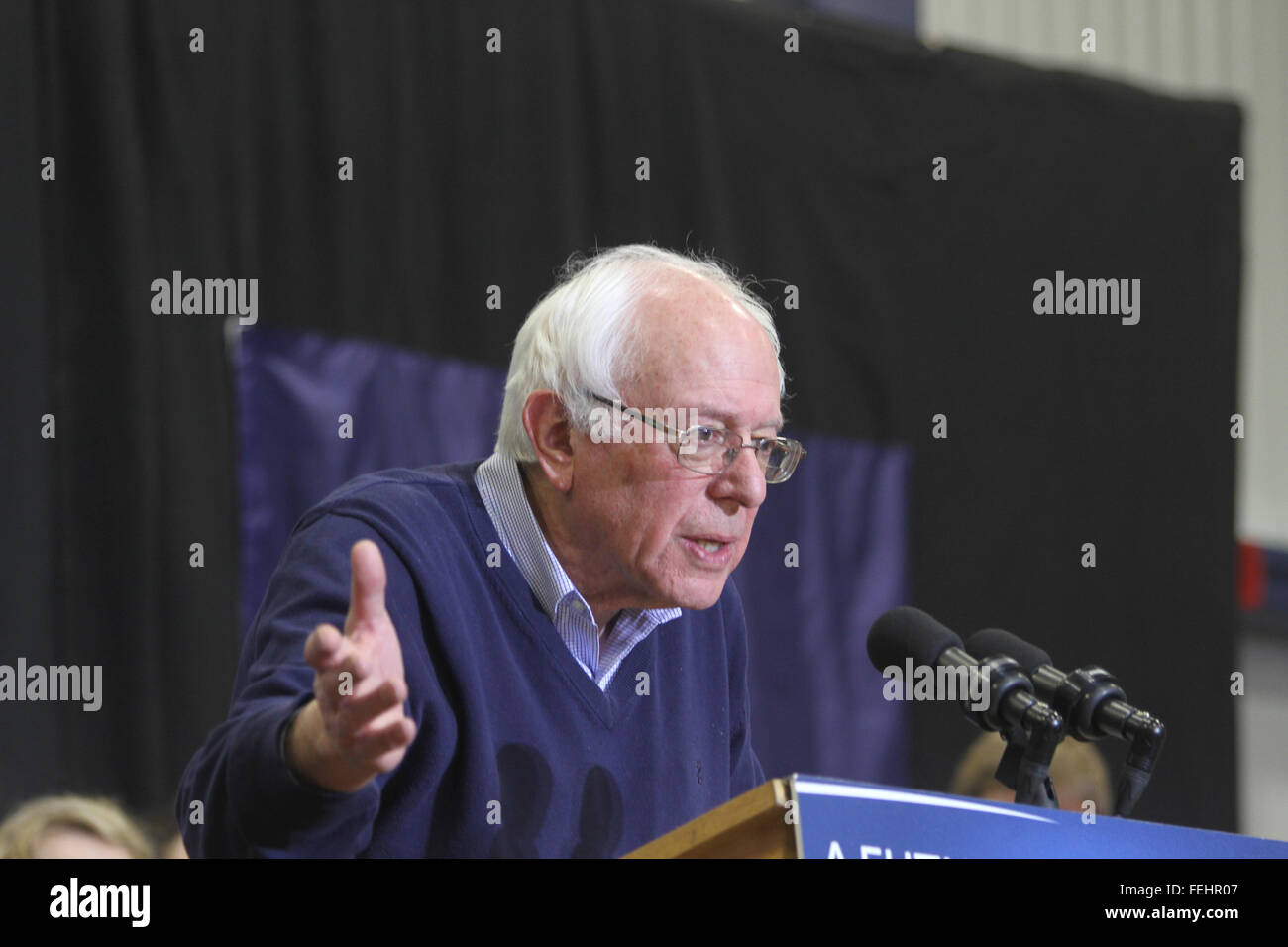 Portsmouth, New Hampshire, USA. 7 Février, 2016. Bernie Sanders, candidat démocrate à la présidence, prend la parole à l'Bernie Sanders Faire sortir le vote rally deux jours avant l'élection présidentielle du New Hampshire vote primaire. Crédit : Susan Pease/Alamy Live News Banque D'Images