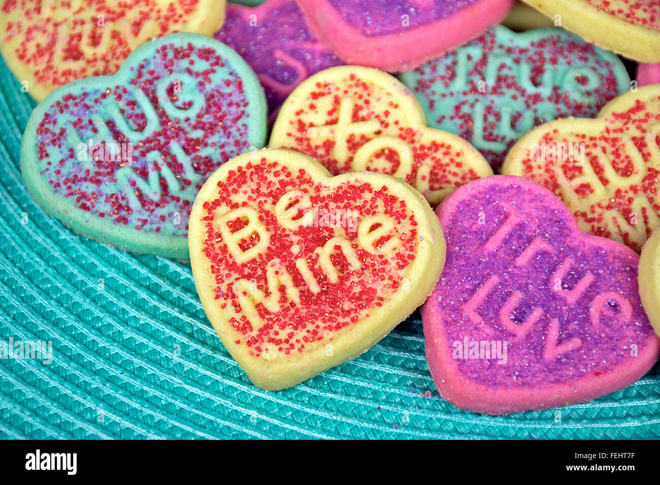 Close up of Valentine cookies sucre avec amour message. Banque D'Images