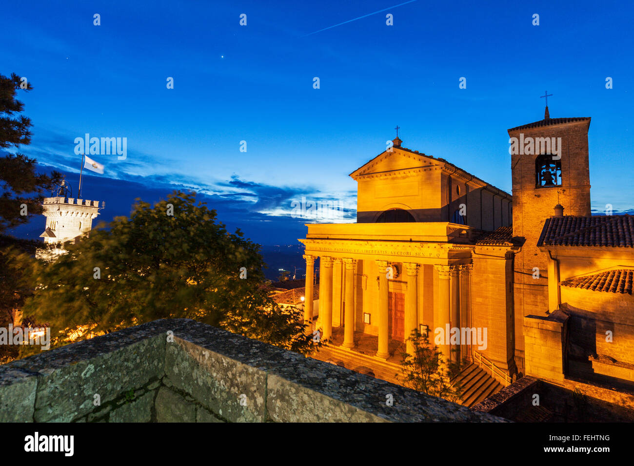 Basilica di San Marino la nuit Banque D'Images