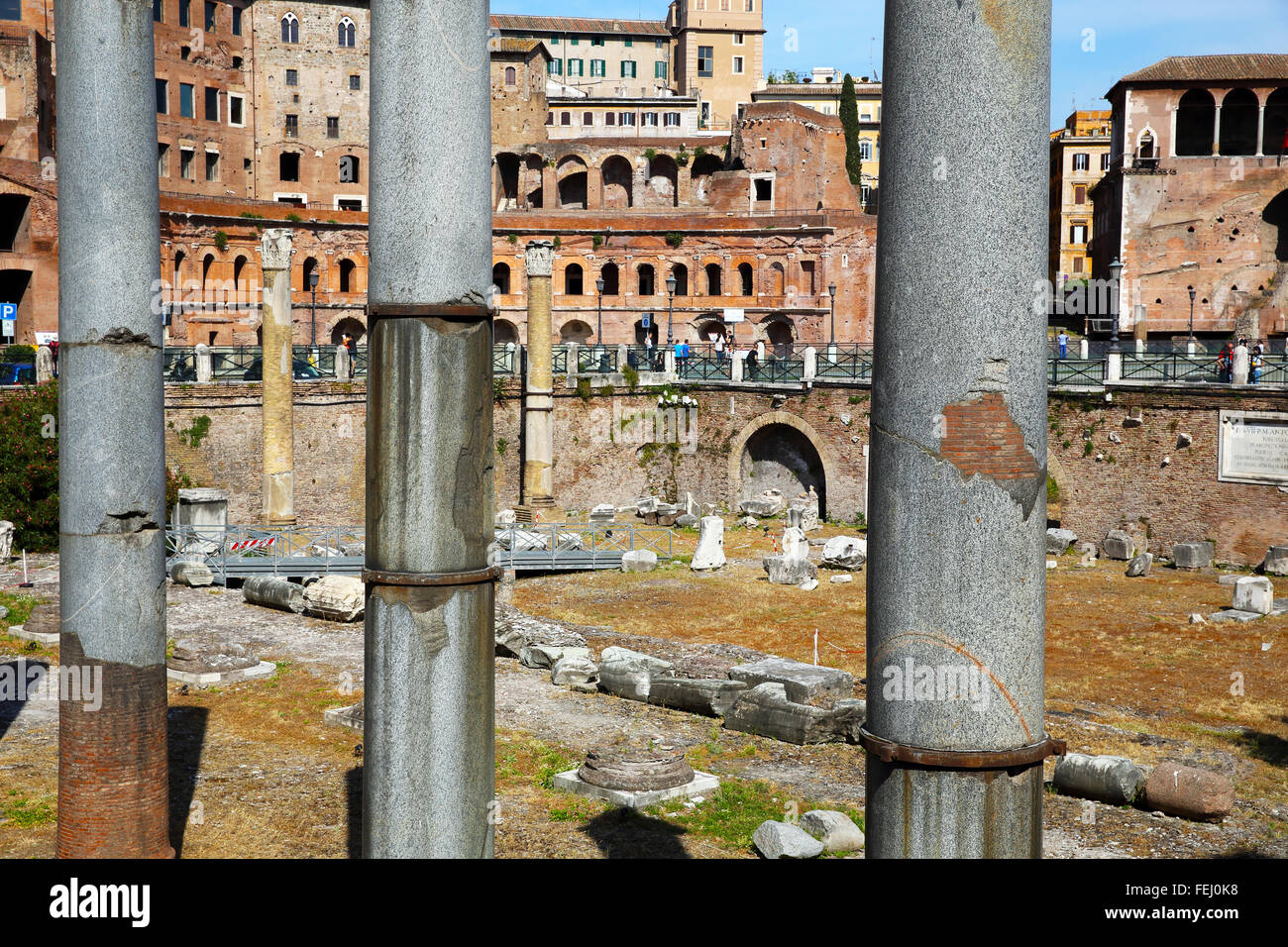 Les Forums Impériaux y compris les Marchés de Trajan dans l'ancien cœur de Rome. Banque D'Images