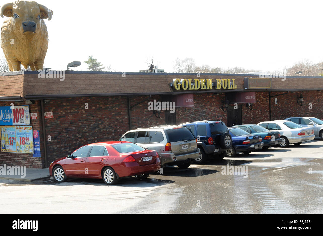 La bulle d'or Restaurant( avec un taureau géant sur le dessus) dans le Maryland, Adelphi Banque D'Images