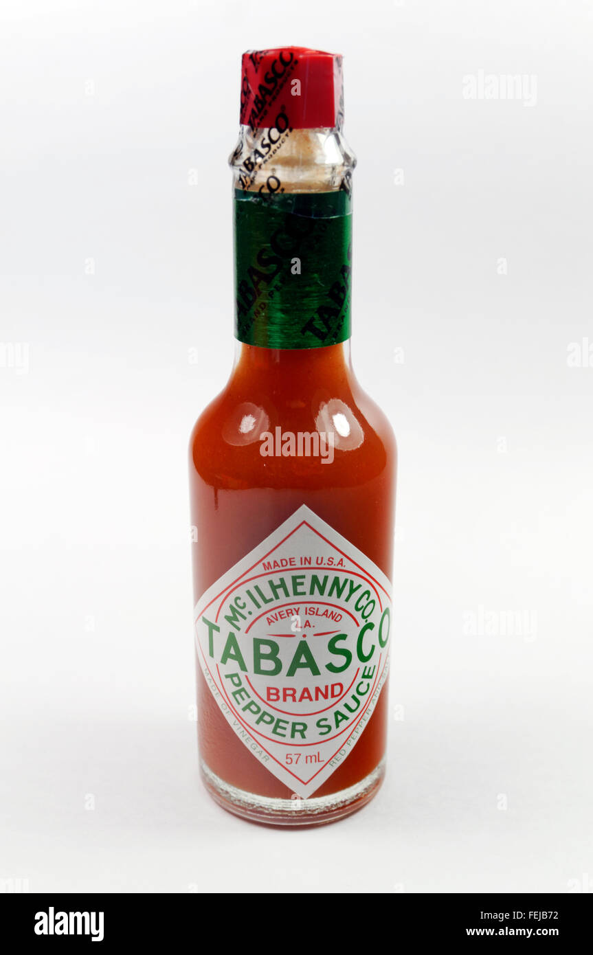 Bouteille de sauce Tabasco. Banque D'Images