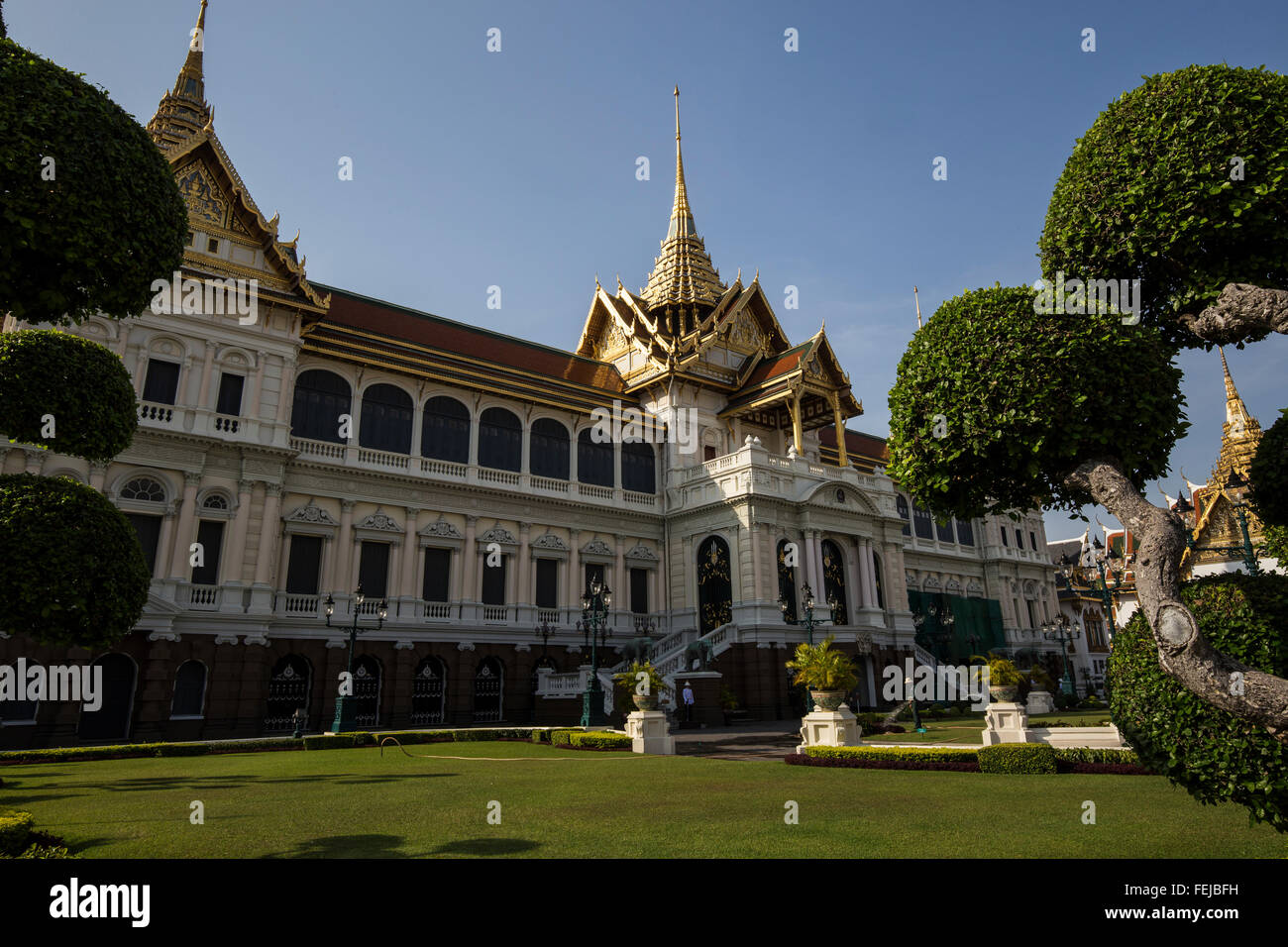 Le Grand Palais est un complexe de bâtiments à Bangkok qui a servi de résidence officielle des rois de Thaïlande Banque D'Images