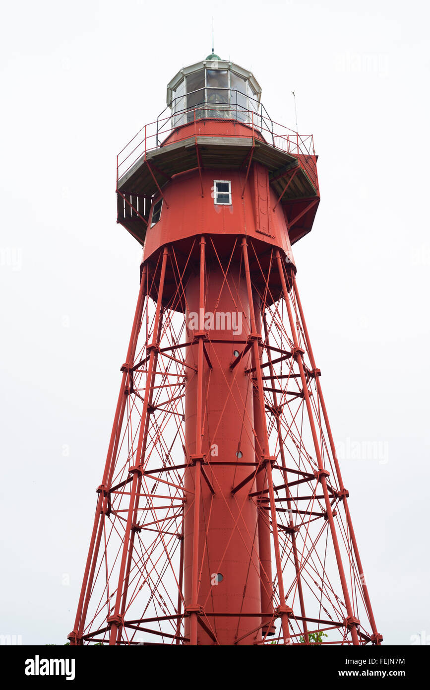 Le phare rouge de Sandhammaren près de Lille à la côte est de la Suède et de la mer Baltique, la Suède Banque D'Images