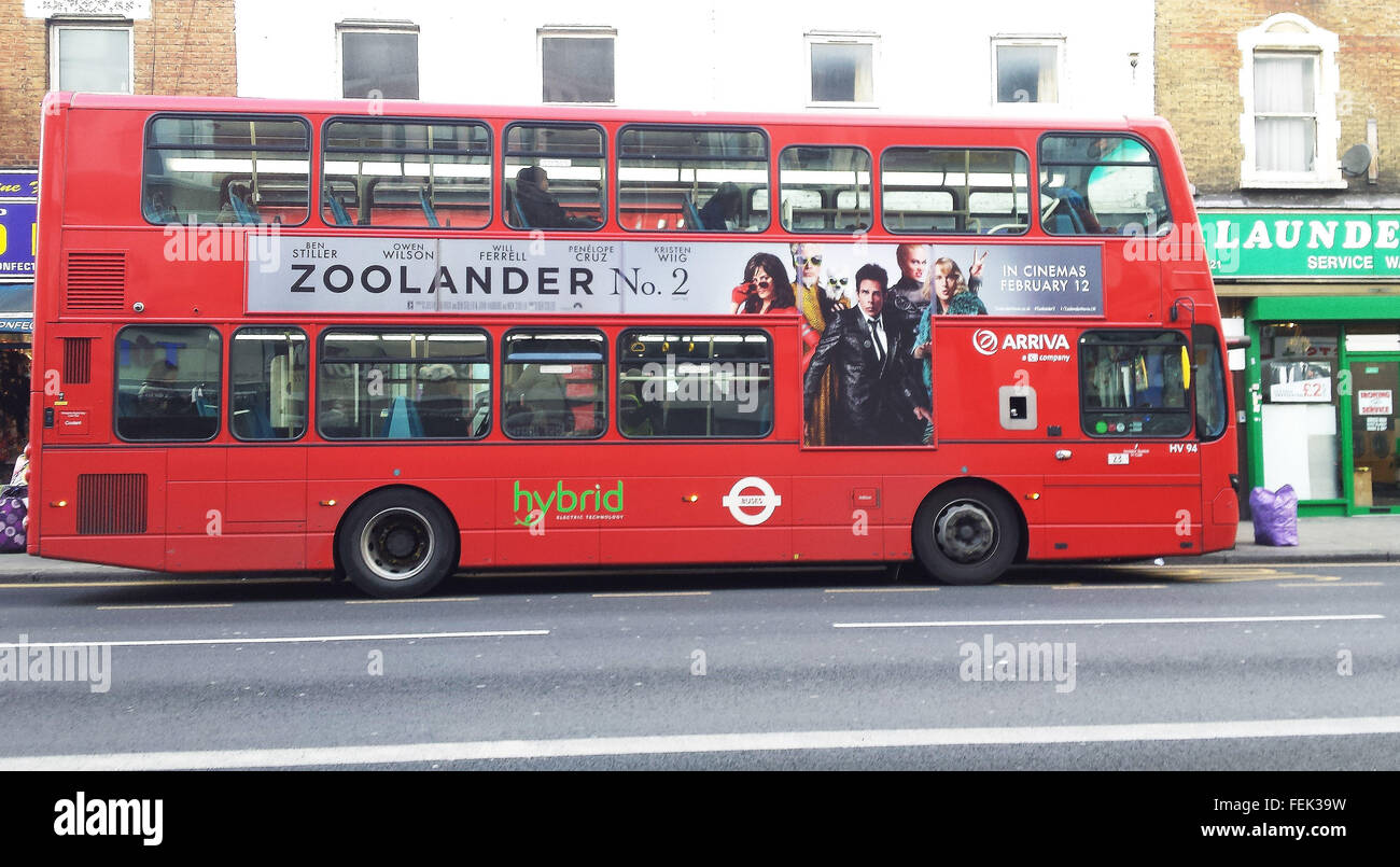 Le nord de Londres, Royaume-Uni. 8e février 2016. Le Zoolander 2 film à être de presse du 12 février 2016 est la publicité sur les bus de Londres. Banque D'Images