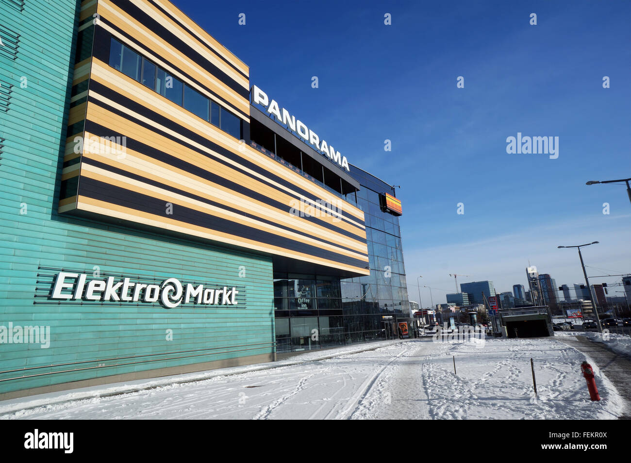 VILNIUS, LITUANIE - 16 janvier 2016 : Panorama vue du mur avec de plus grand centre publicité boutique d'électronique à Lithu Banque D'Images