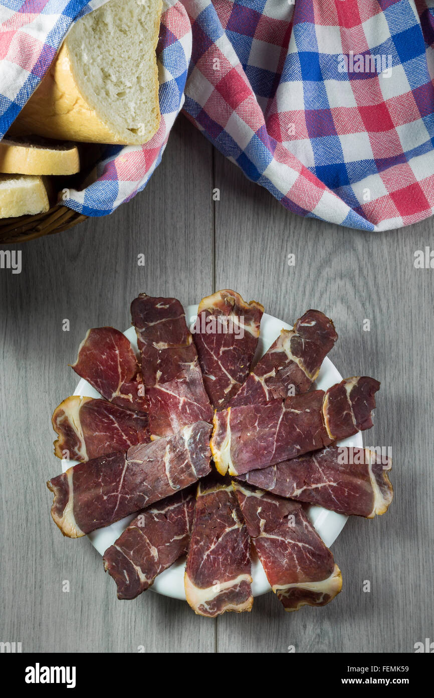 Boeuf fumé préparation des aliments consommés en bosniaque, croate et serbe traditionnelle Banque D'Images