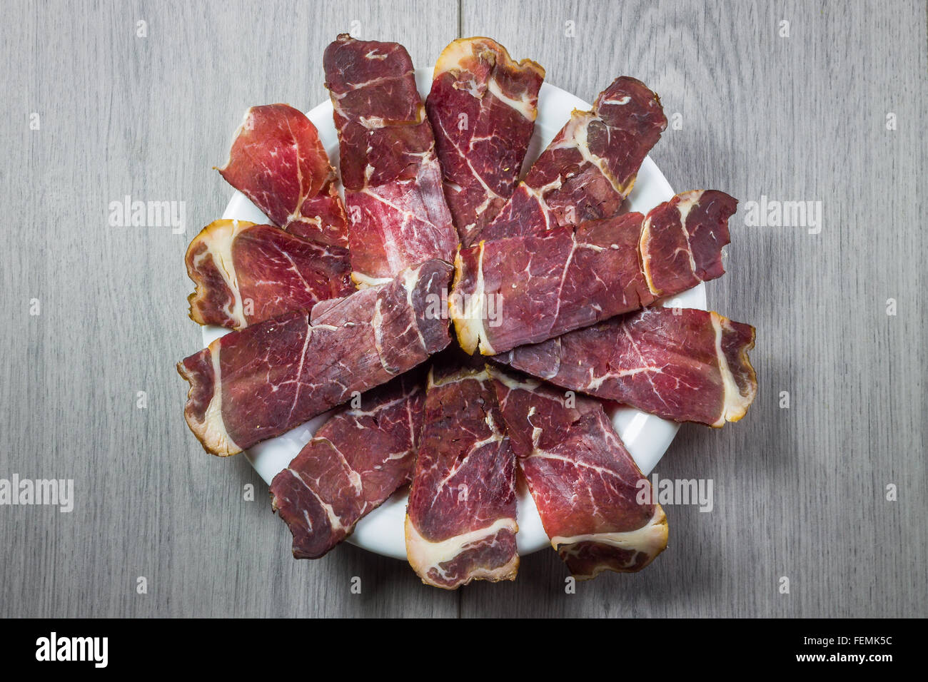 Boeuf fumé préparation des aliments consommés en bosniaque, croate et serbe traditionnelle Banque D'Images