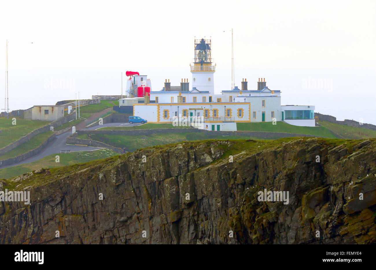 L' établissement"Sumburgh Head, phare de Mainland, Shetland, Scotland, UK. Le phare propose des hébergements de vacances. Banque D'Images