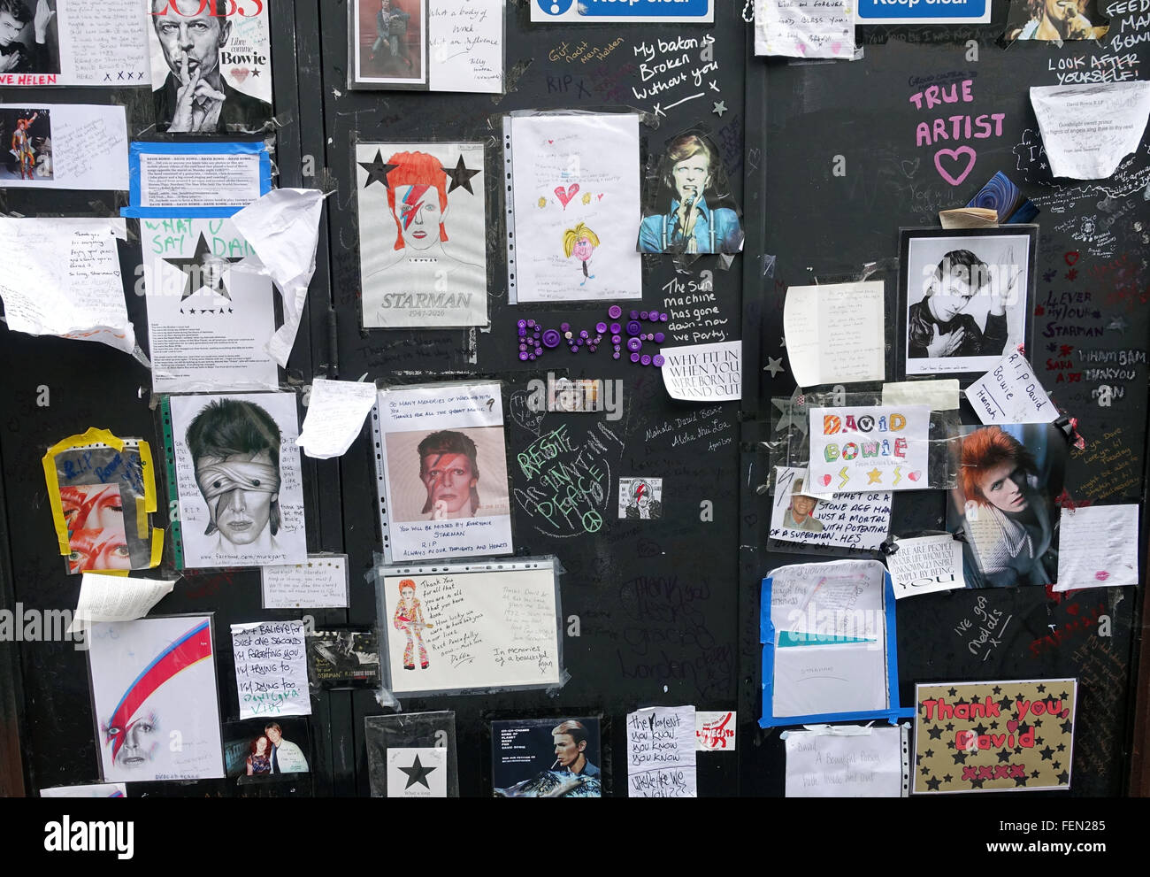 David Bowie graffito à Brixton, Londres est devenue un lieu de culte depuis sa mort Banque D'Images