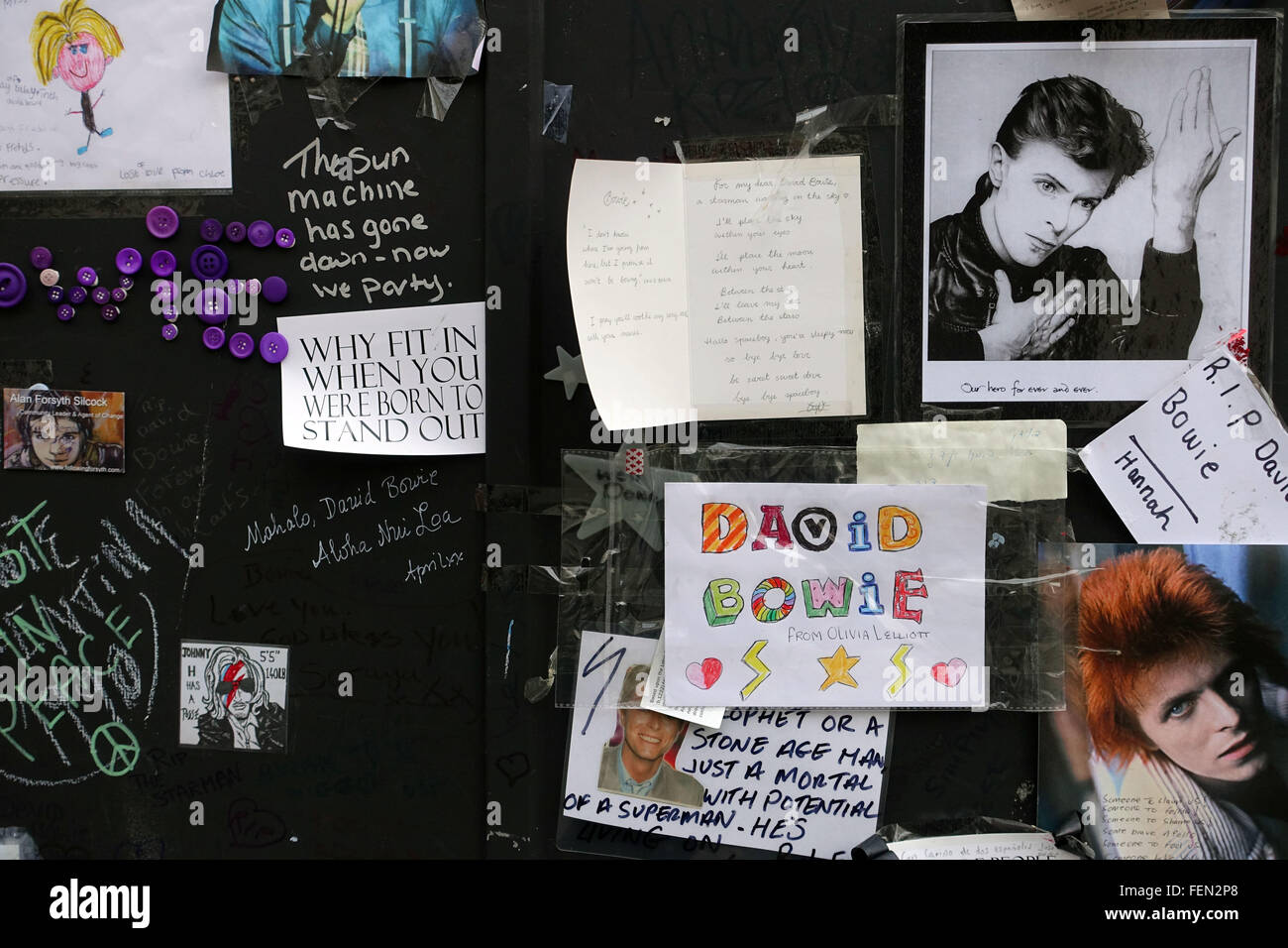 David Bowie graffito à Brixton, Londres est devenue un lieu de culte depuis sa mort Banque D'Images