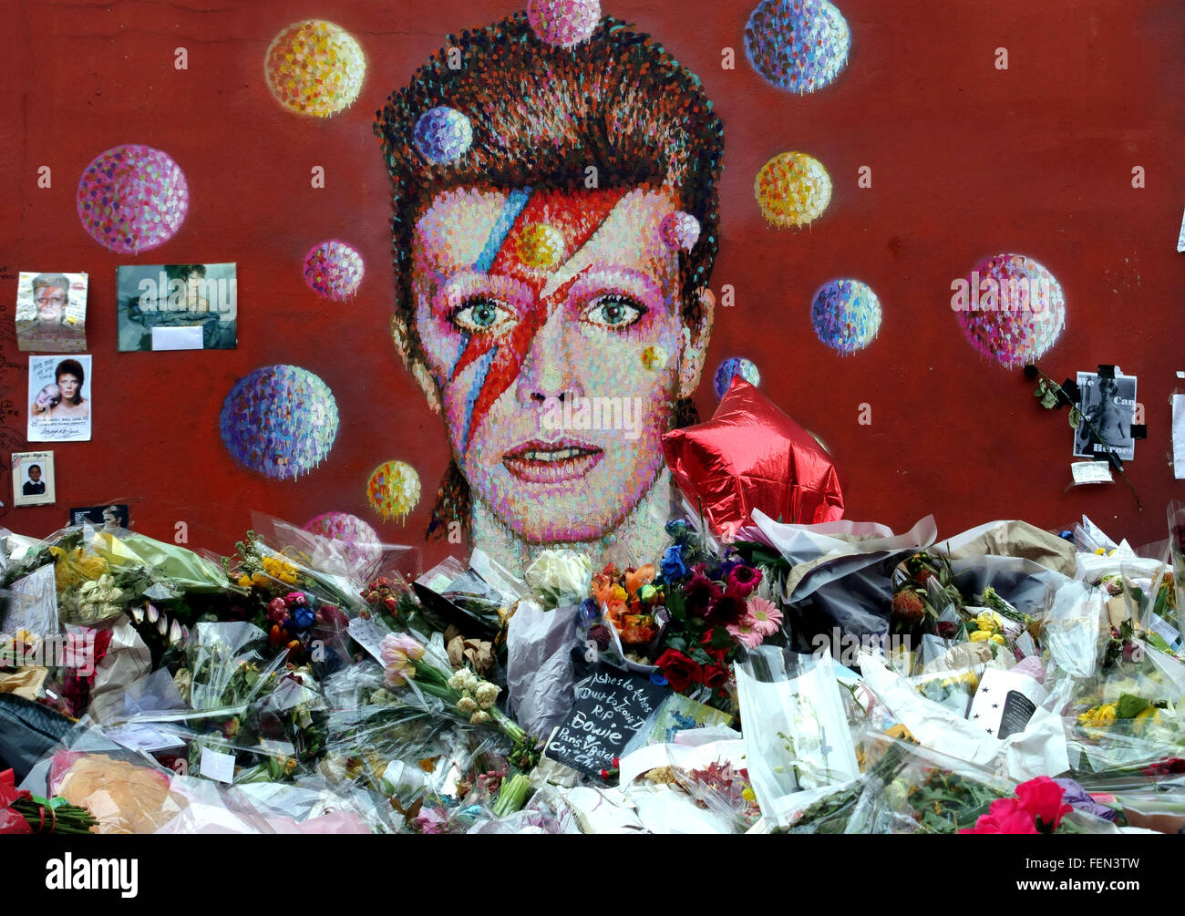 David Bowie graffito à Brixton, Londres est devenue un lieu de culte depuis sa mort Banque D'Images