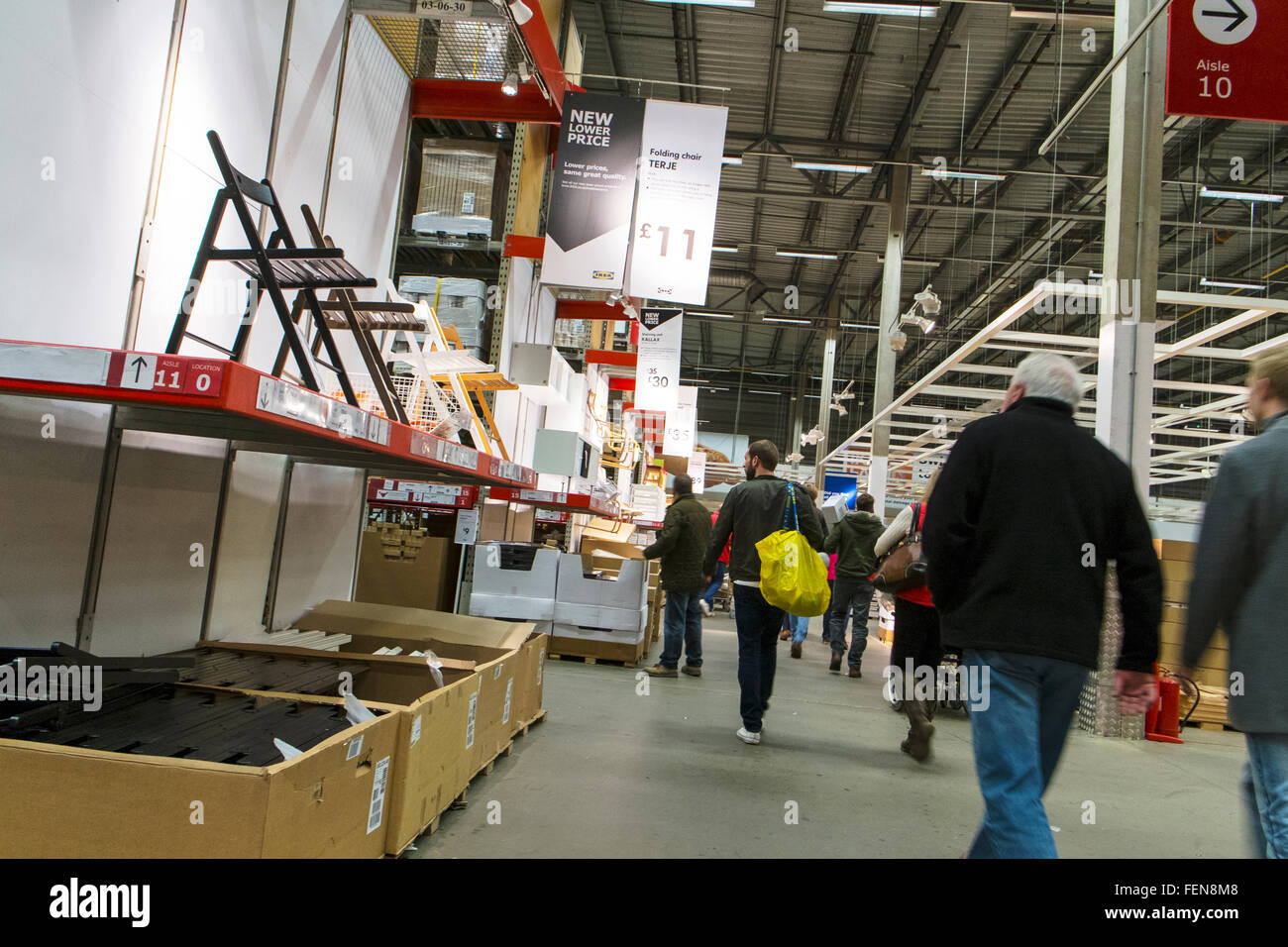 À l'intérieur du magasin Ikea shopping l'intérieur de la zone d'entrepôt libre service détaillants boutiques boutique leeds Birstall retail park Batley Banque D'Images