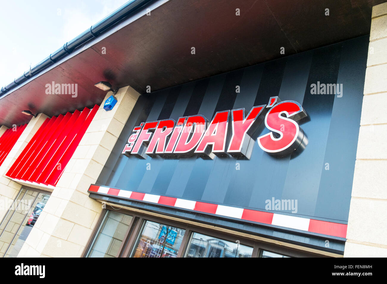 TGI Friday's restaurant chain store inscription nom du logo leeds Birstall retail park Batley Banque D'Images