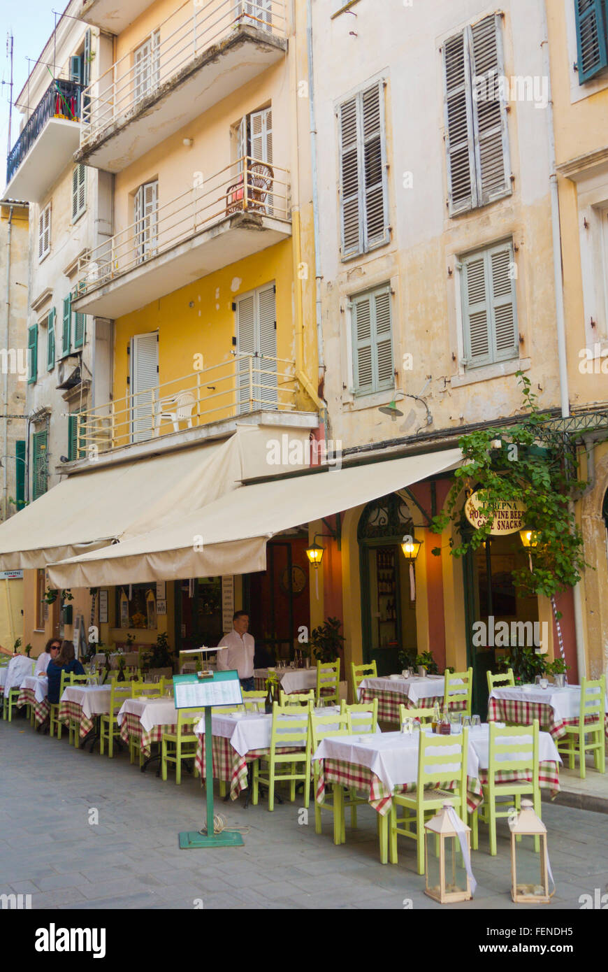 Terrasse de restaurant, vieille ville, Corfou, îles Ioniennes, Grèce Banque D'Images