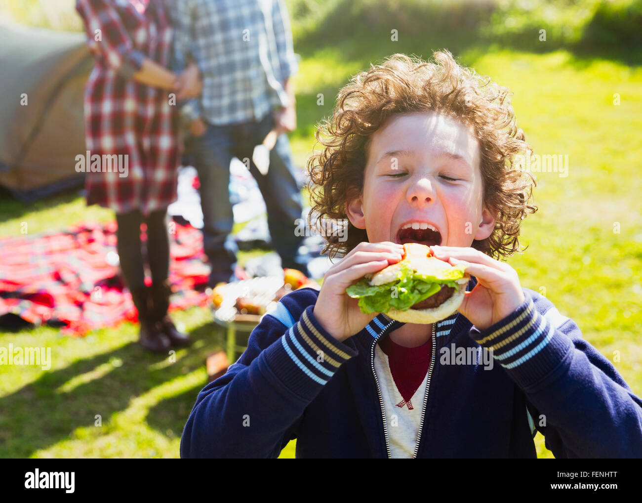 les adolescents prenant grosse queue