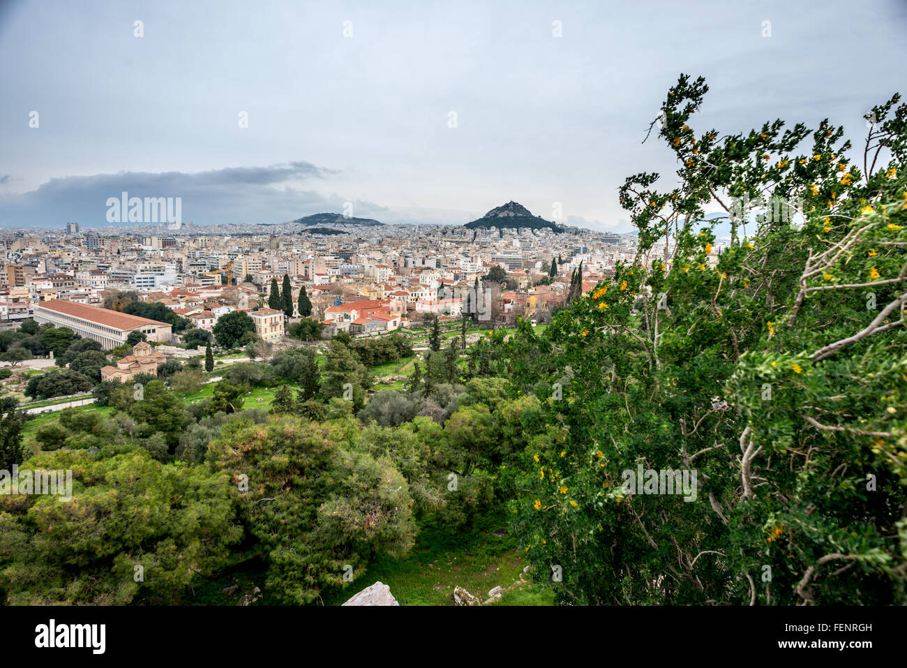 Vue sur Athènes depuis l'Acropole au Mont Lyccabettus. Banque D'Images