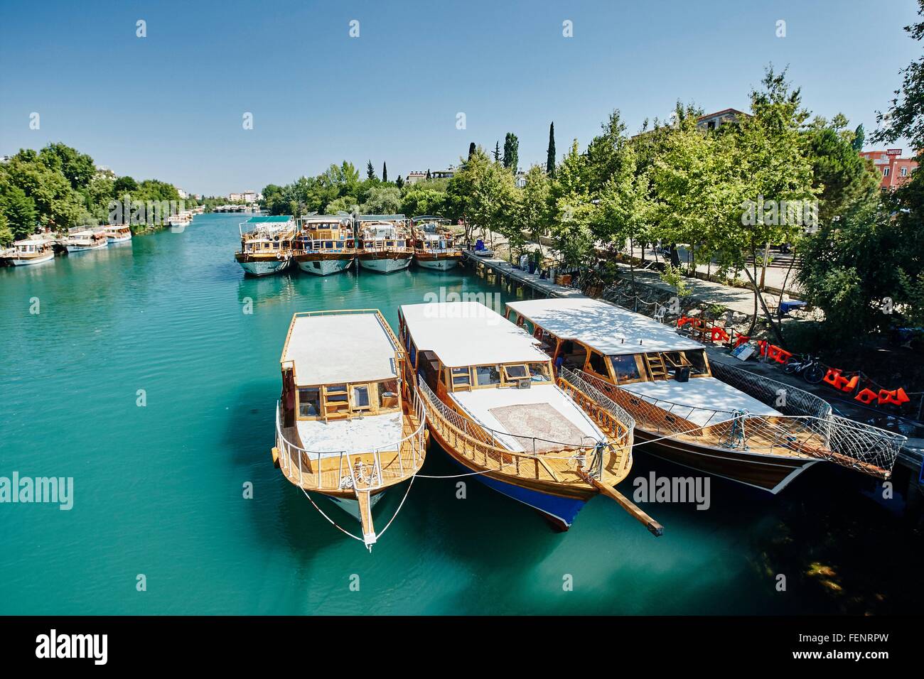 Bateaux amarrés à bord de rivière, Antalya, Turquie Banque D'Images