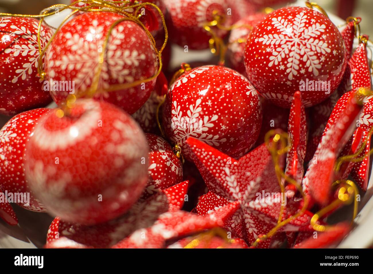 Groupe de boules de Noël rouge avec motif flocon Banque D'Images
