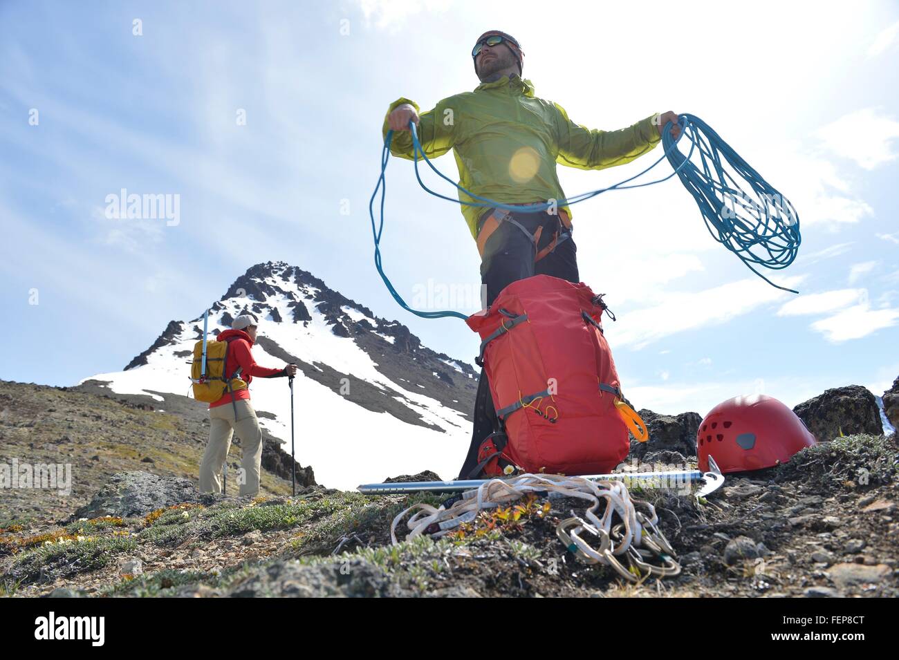 Deux alpinistes sur Mountain, parc d'état de Chugach, Anchorage, Alaska, USA Banque D'Images