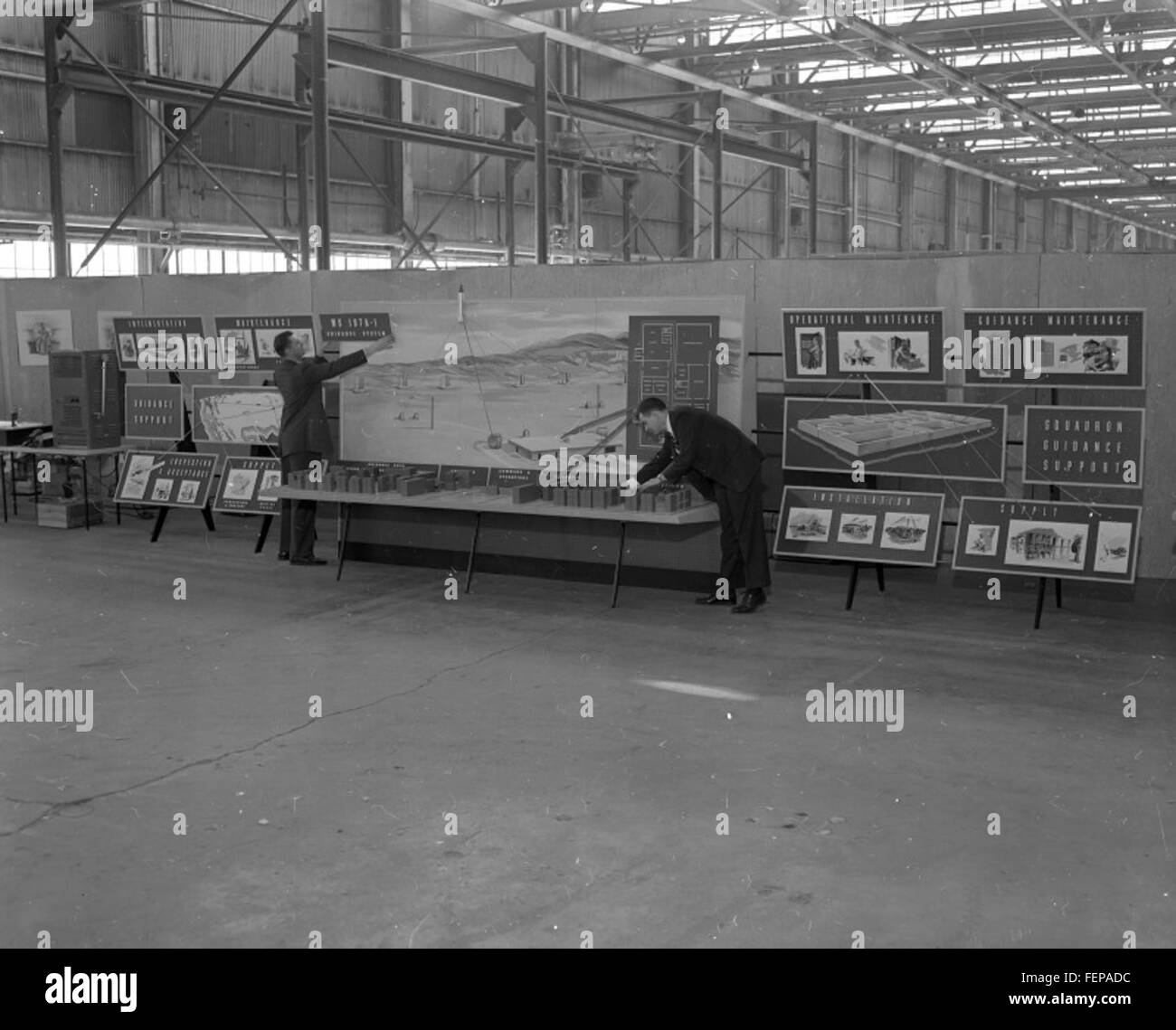 Capturée dans la collection Atlas Negative, cette image montre un avion historique, reflétant les avancées technologiques et les jalons de l'histoire de l'aviation. Banque D'Images