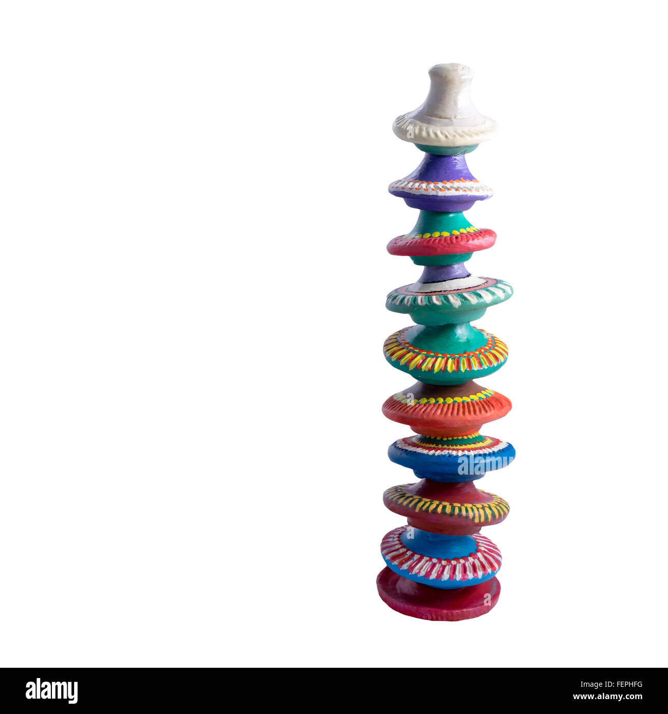 Composition des ornements colorés empilés verticalement la poterie peinte artistique caps isolé sur fond blanc Banque D'Images