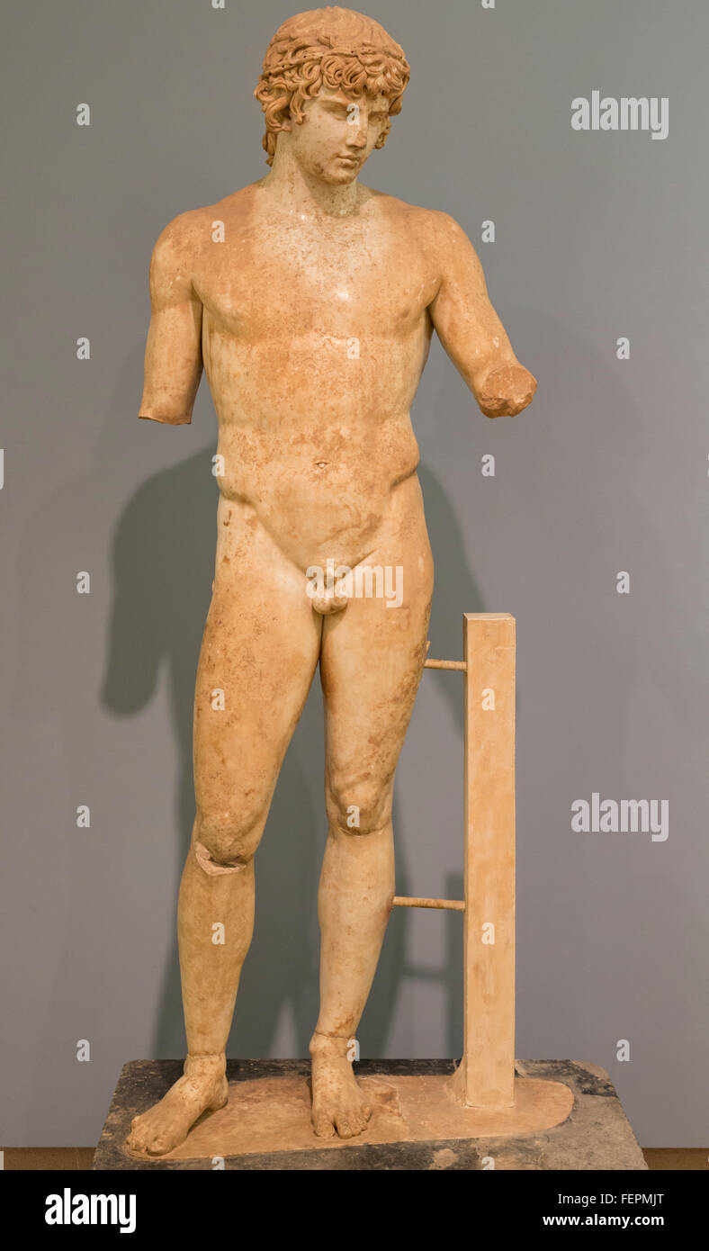 Phocide, Delphes, Grèce. Musée archéologique de Delphes. Statue de Magda ou Antinoüs, vers 111-130 Bithynian-Greek la jeunesse Banque D'Images