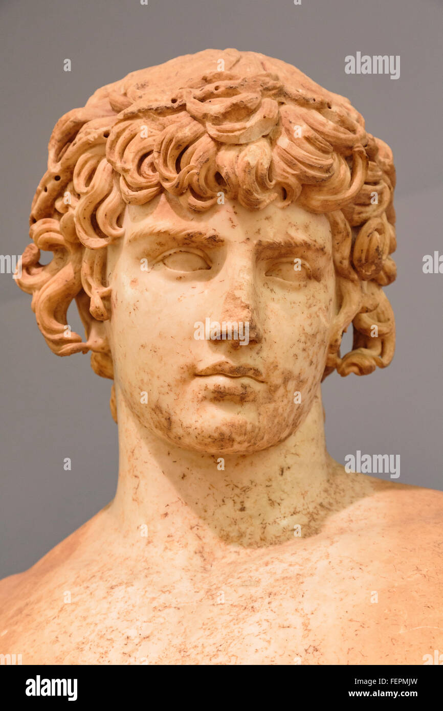 Phocide, Delphes, Grèce. Musée archéologique de Delphes. Détail de statue de Golden Sun ou d'Antinoüs, vers 111-130 Banque D'Images