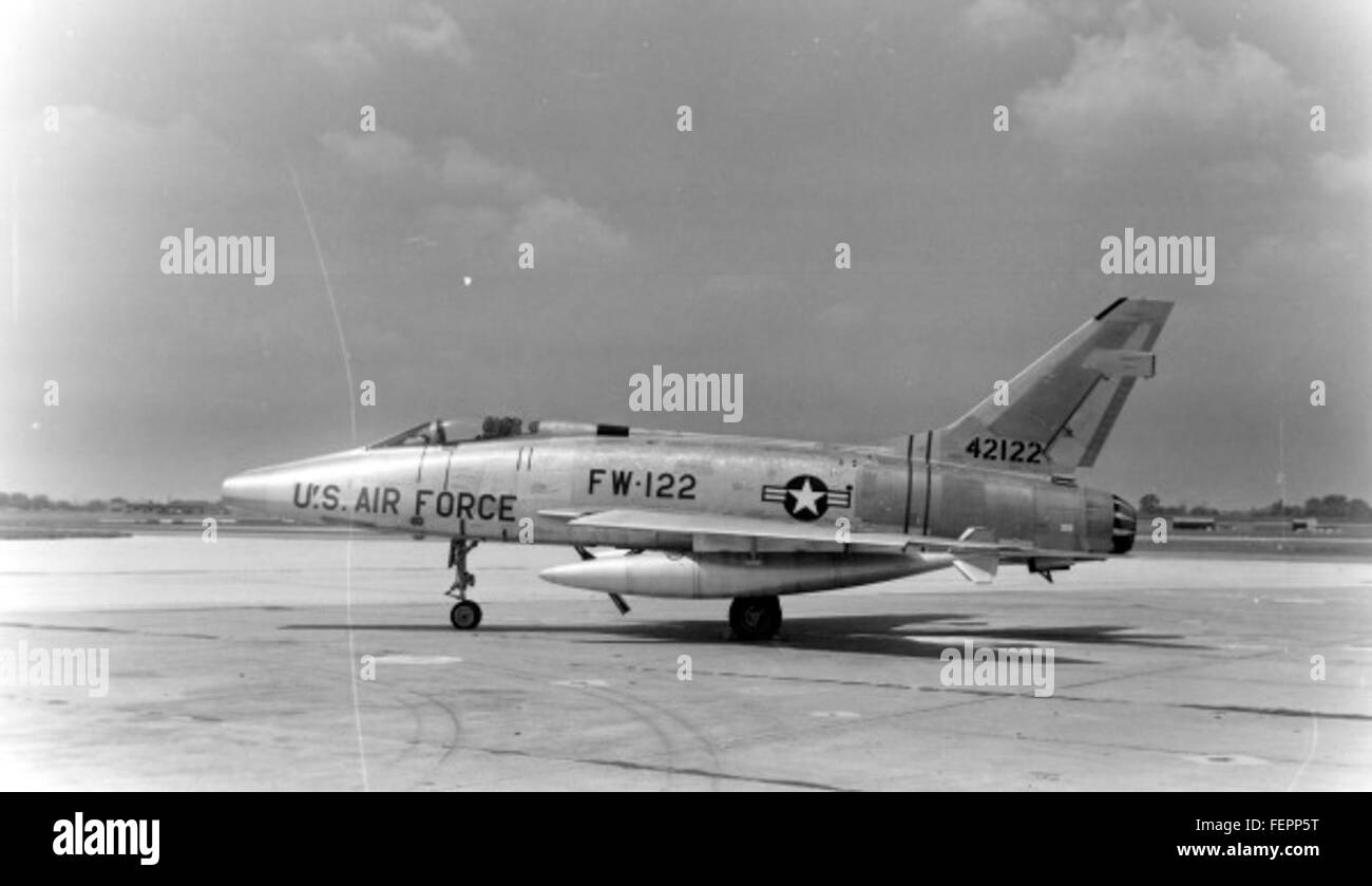 Cette image de la collection Ray Wagner présente un avion historique ...