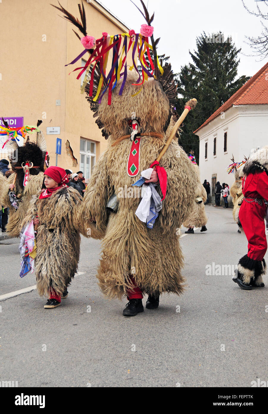 Ljubljana, Slovénie - 7 février 2016 - carnaval traditionnel avec des chiffres, connu comme kurent ou korent de Ptuj, la Slovénie Banque D'Images