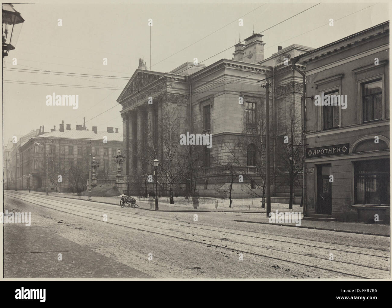 Une vue hivernale de la Maison des États à Helsinki, un bâtiment emblématique reflétant l'histoire architecturale finlandaise et le patrimoine politique. Banque D'Images
