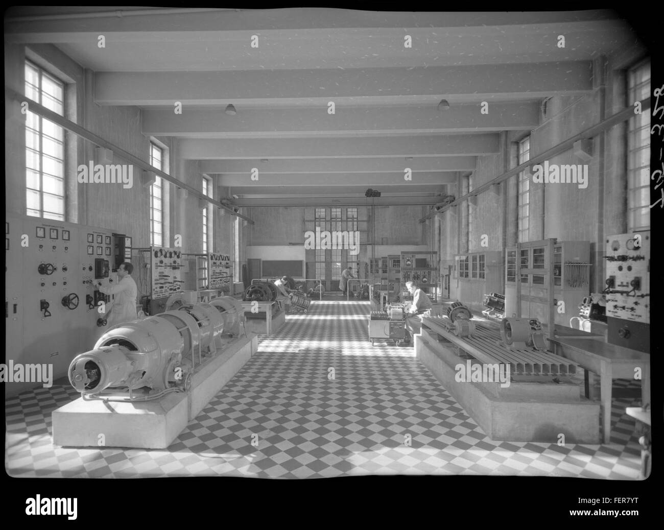 Laboratoire de l'hydroélectricité dans les années 1950 Banque D'Images