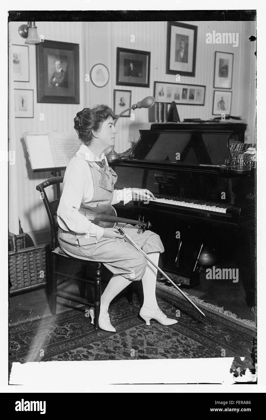 Maud Powell, violoniste américaine connue pour ses performances pionnières et ses contributions à la musique classique, a été l'une des premières violonistes féminines de premier plan aux États-Unis Banque D'Images