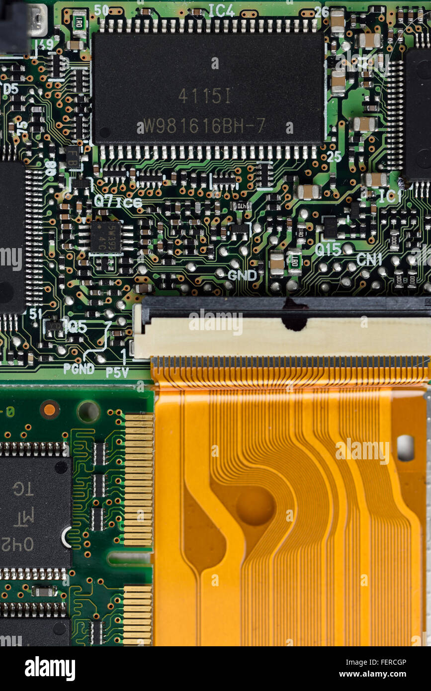 Le silicium des puces de mémoire dans un ordinateur portable de circuit intégré Banque D'Images
