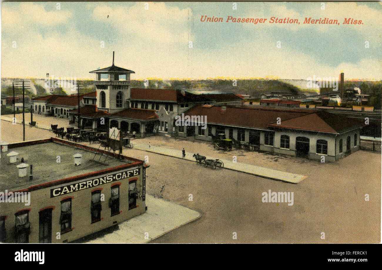Une image de Union Station à Meridian, Mississippi, montrant l'architecture historique de la station. Ce bâtiment emblématique est une partie importante du patrimoine de la ville, reflétant la conception de la gare du début du XXe siècle avec sa façade impressionnante et ses grandes fenêtres. Banque D'Images