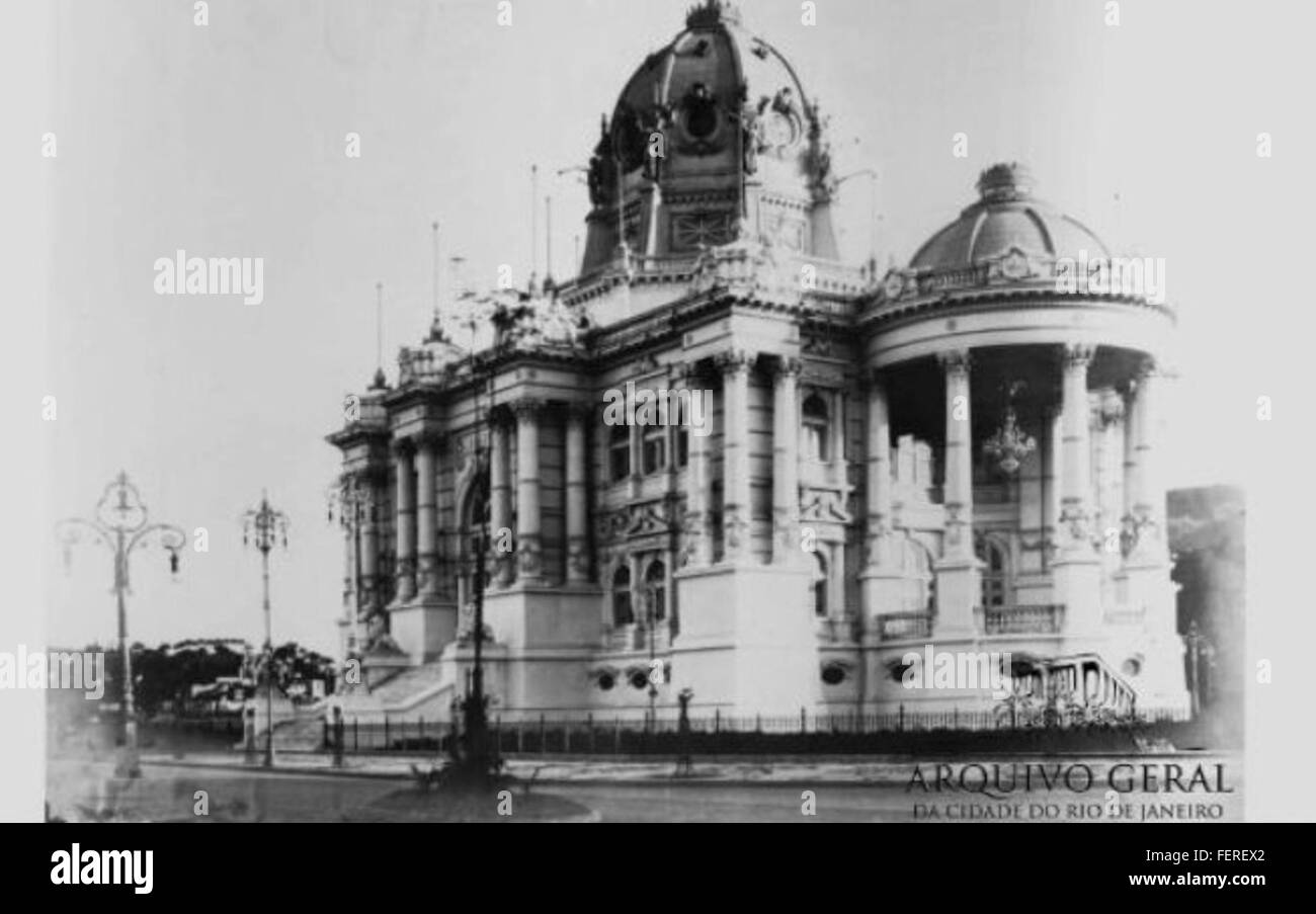 Une photographie de Palácio Monroe à Rio de Janeiro, au Brésil, un bâtiment emblématique situé près du Sénat fédéral. L'image montre les caractéristiques architecturales du palais et sa place prépondérante dans l'histoire de Rio. Banque D'Images